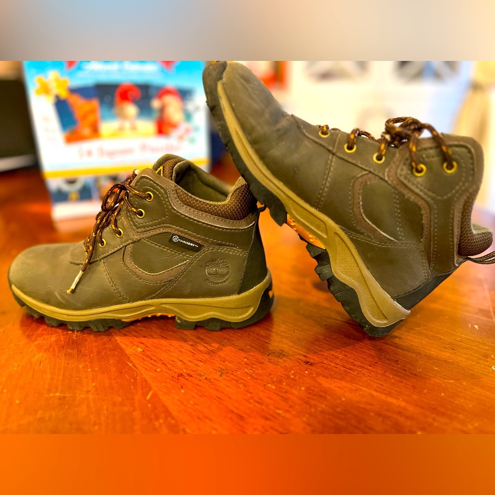 TIMBERLAND Boys Hiking Boots.